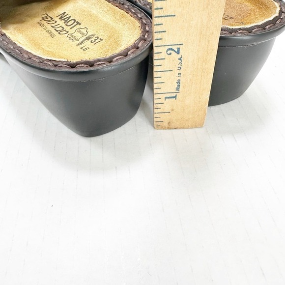 Naot Brown Leather Avignon Mules Clogs Size 37 US Size 6 Luggage Brown - Picture 8 of 9